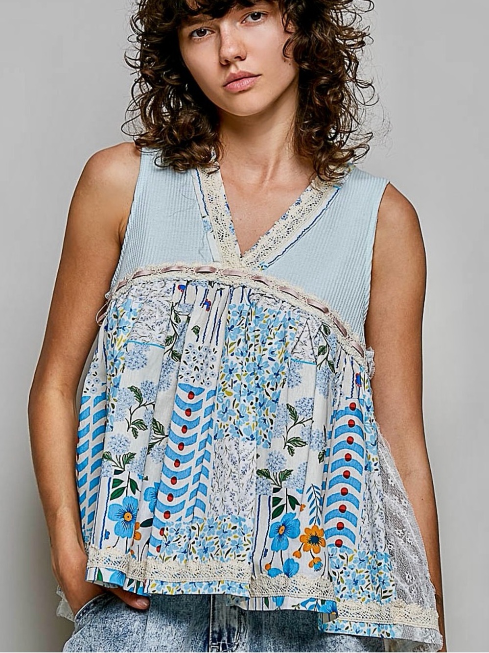 🩵Hello Gorgeous! POL Floral V-Neck Sheer Tank with Lace Trim- Blue Candy